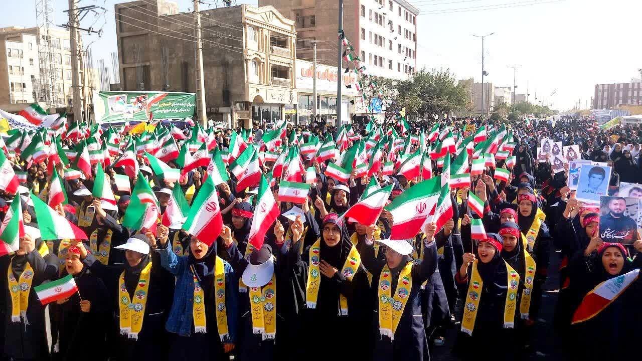 فریاد بلند «نسل z» علیه استکبار جهانی؛اینجا تهران پایتخت ایران است