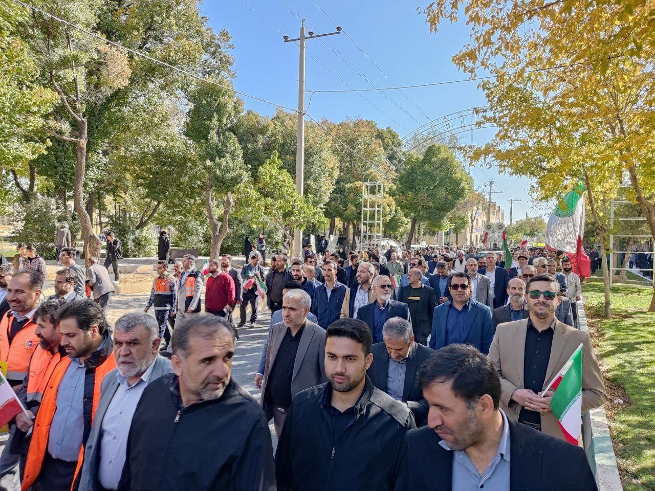 اقتدار ایران نتیجه ایستادگی در برابر استکبار جهانی است اقتدار ایران نتیجه ایستادگی در برابر استکبار جهانی است