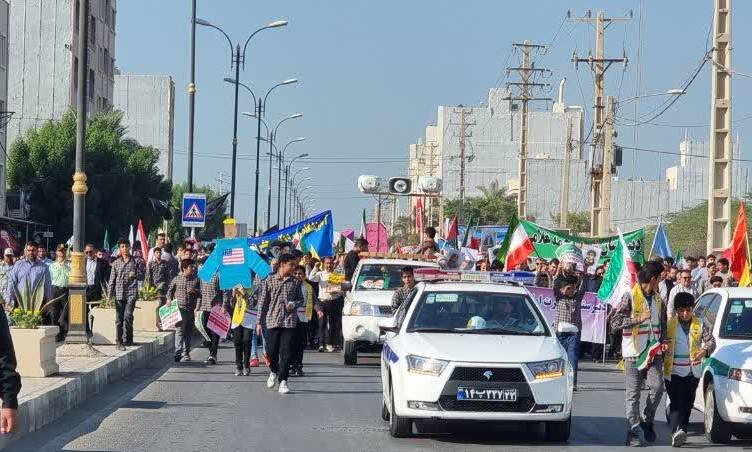 راهپیمایی دریادلان گناوهای در روز استکبار ستیزی برگزار شد