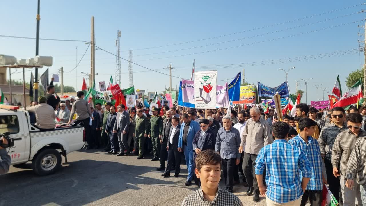 راهپیمایی دریادلان گناوهای در روز استکبار ستیزی برگزار شد