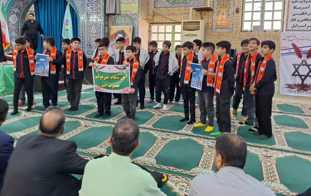 راهپیمایی دریادلان گناوهای در روز استکبار ستیزی برگزار شد