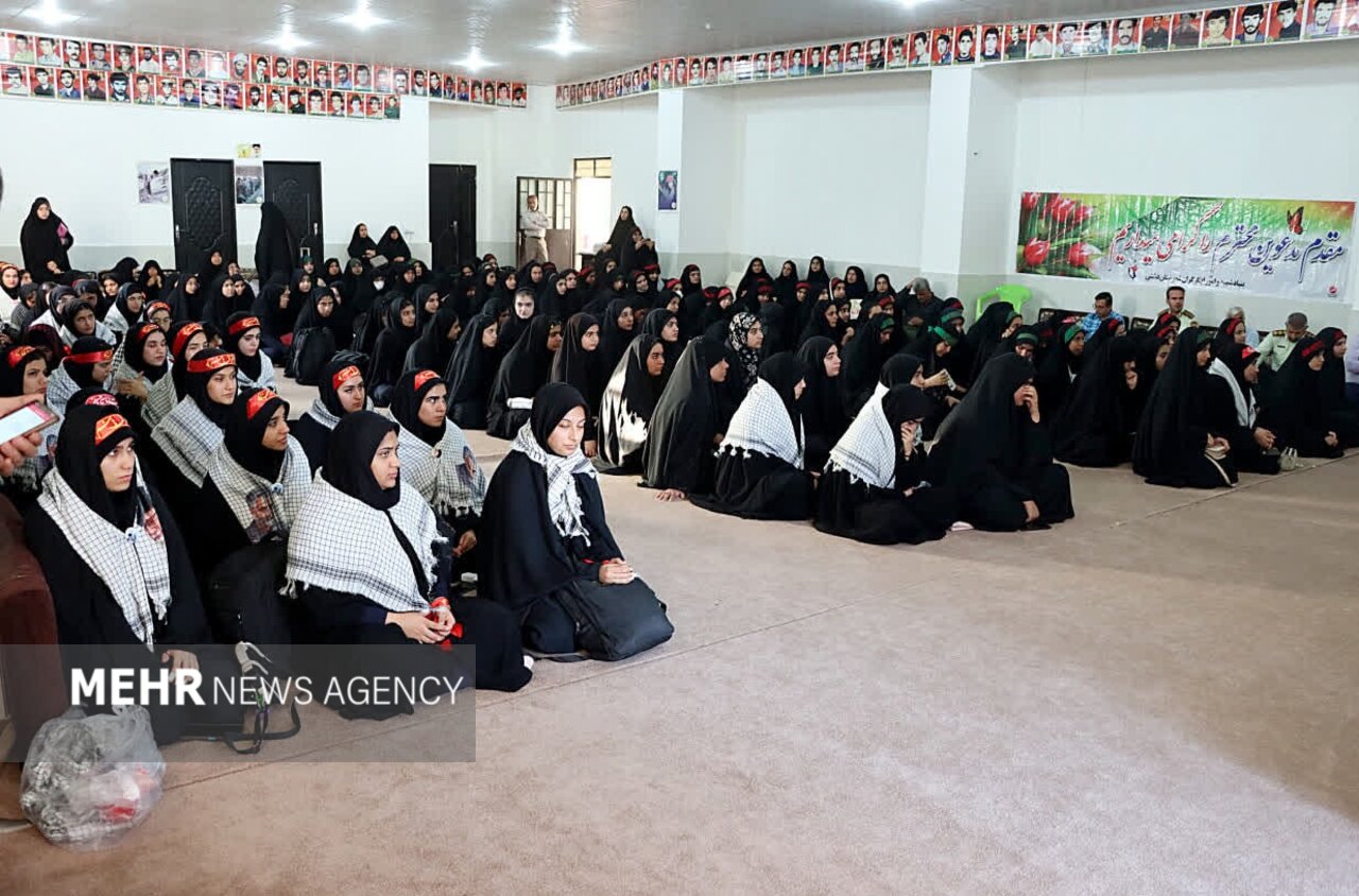 ۳۵۰ دانشآموز دختر دشتی به راهیان نور اعزام شدند