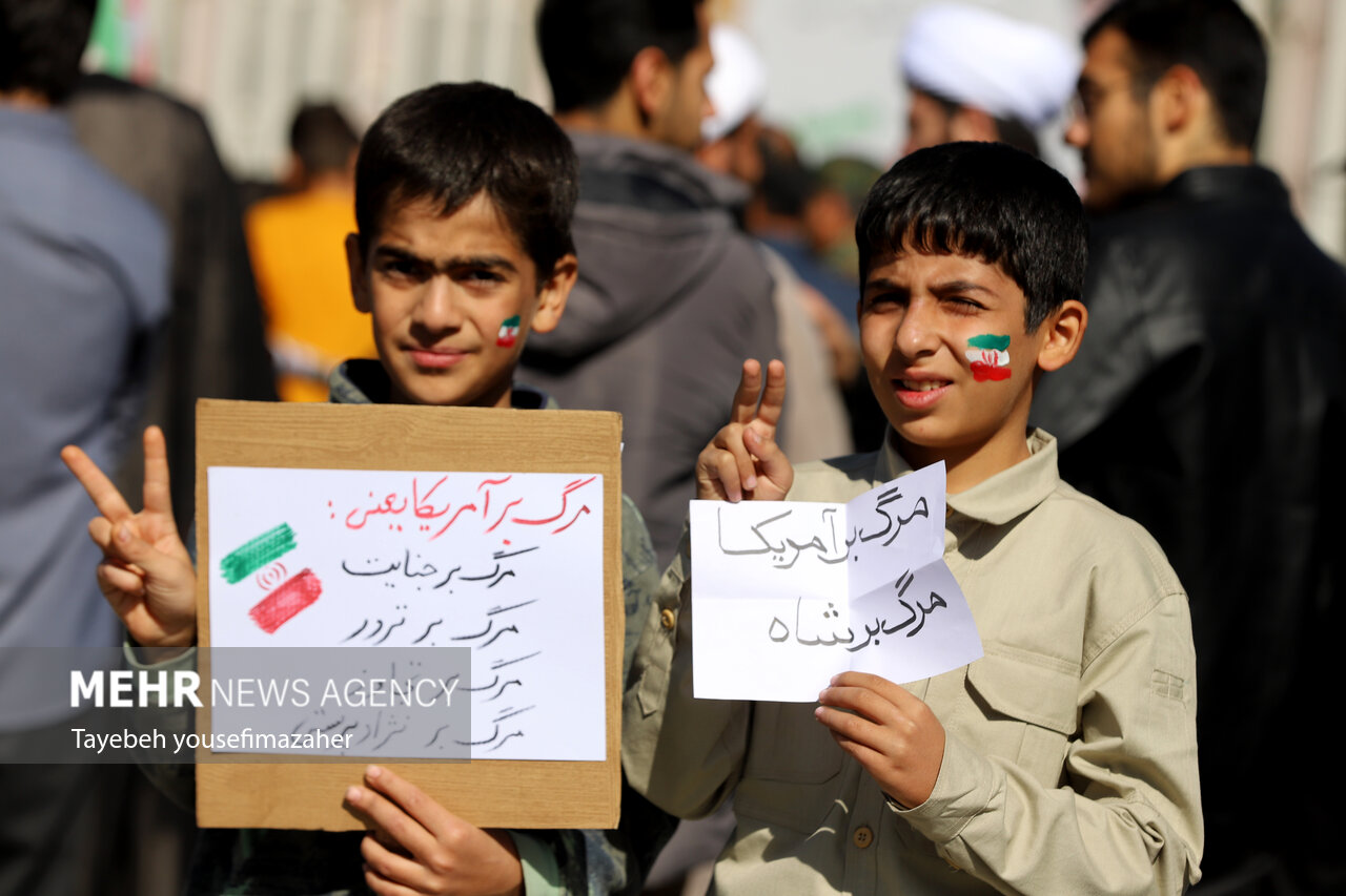 نسلی تازه در صفوف استکبارستیزی؛دهه نودیهای همدان در راهپیمایی ۱۳ آبان