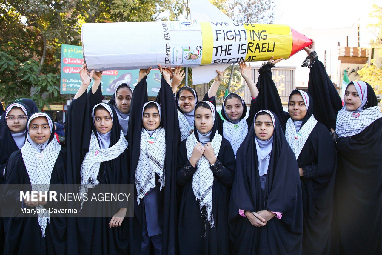 استكبار،آبان