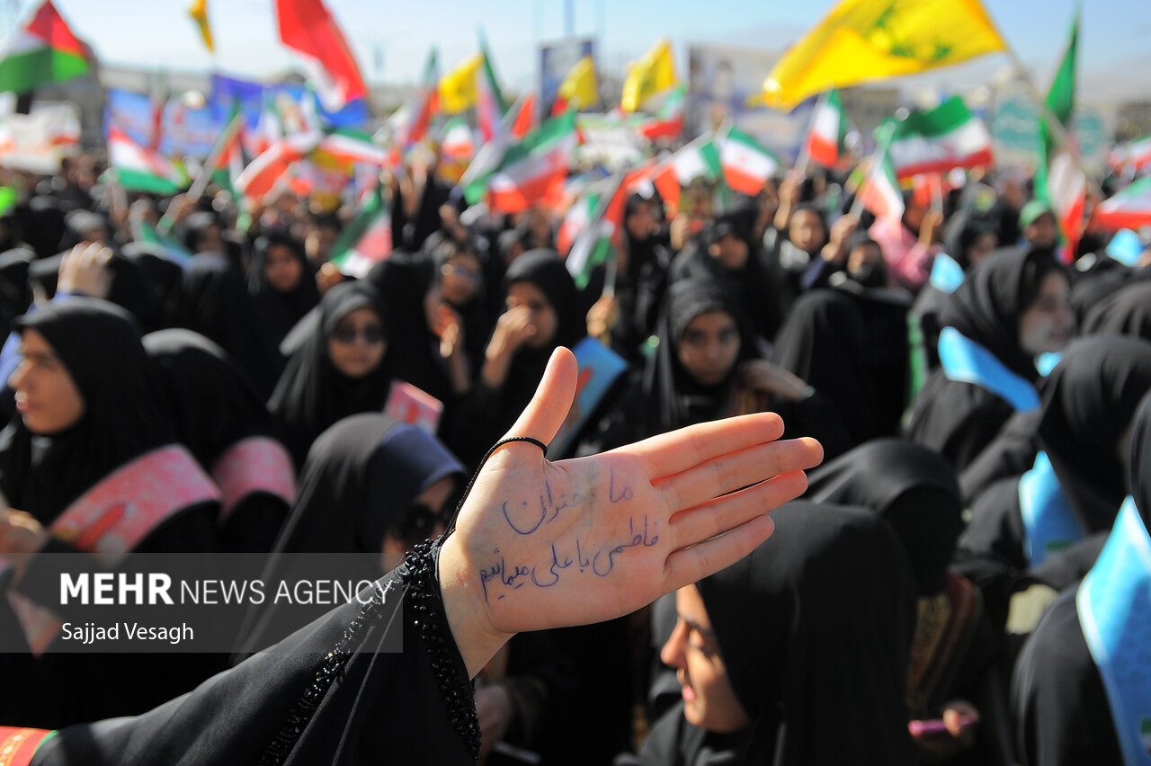 غلامی: دانشآموزان با شعار مرگ بر استکبار جهان را بیدار کردند غلامی: دانشآموزان با شعار مرگ بر استکبار جهان را بیدار کردند