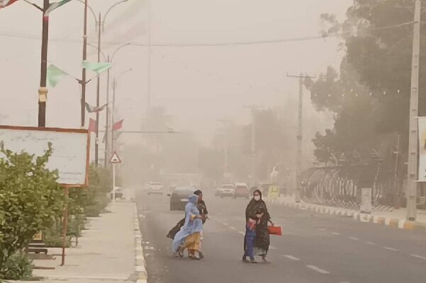 کیفیت هوا در بندرعباس به حدی رسیده که برای تمامی گروه‌ها ناسالم تشخیص داده شده است. به گزارش خبرگزاری مهر، وضعیت کنونی هوای این شهر نگران‌کننده است.