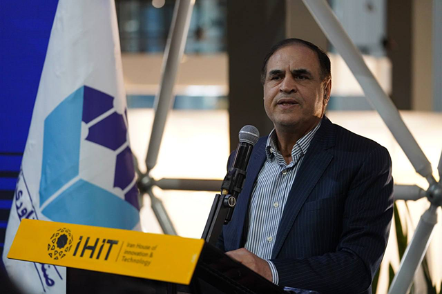 گرامیداشت چهاردهمین سالگرد صندوق توسعه فناوری نانو در نمایشگاه نانو