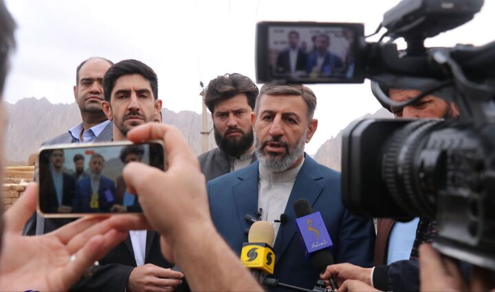 إيران ترسل أول شحنة مساعدات إلى ضحايا الزلزال في شمال أفغانستان