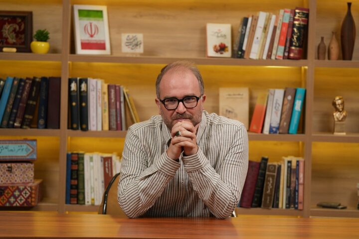 معیار انقلابی بودن در طنز، تند بودن نیست / کله‌هایی با بوی قورمه‌سبزی!