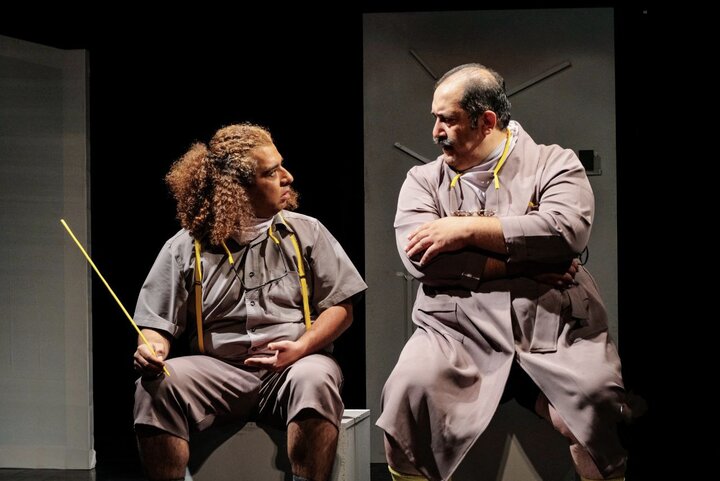 اجرای «لطفا تحت هر شرایطی» تمدید شد