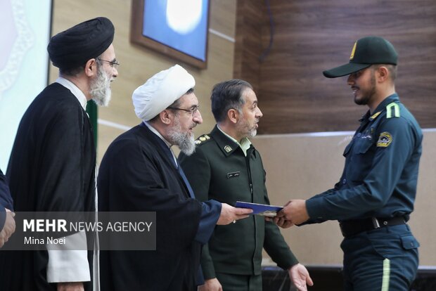 مراسم تجلیل از برگزیدگان آزمون های حفظ عمومی