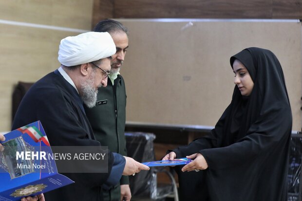 مراسم تجلیل از برگزیدگان آزمون های حفظ عمومی