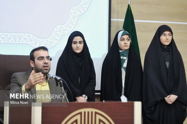 مراسم تجلیل از برگزیدگان آزمون های حفظ عمومی