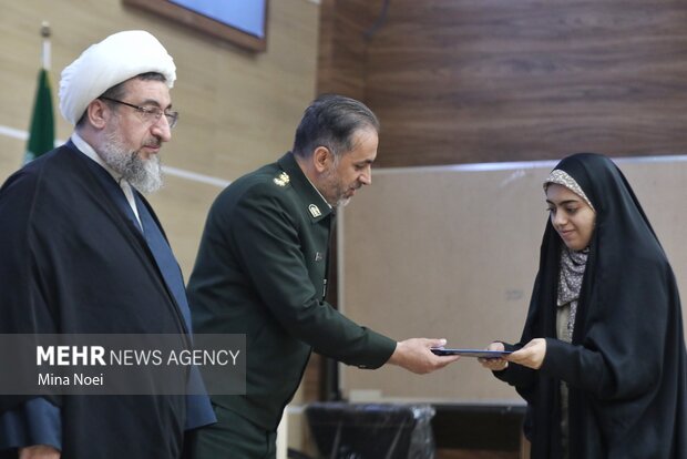 مراسم تجلیل از برگزیدگان آزمون های حفظ عمومی