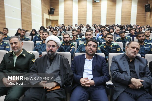 مراسم تجلیل از برگزیدگان آزمون های حفظ عمومی