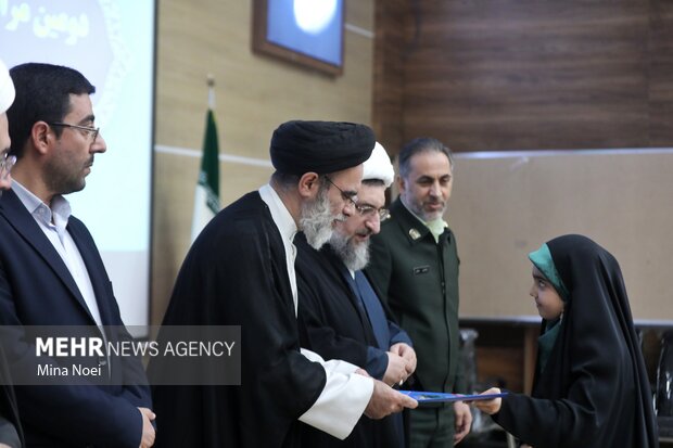 مراسم تجلیل از برگزیدگان آزمون های حفظ عمومی