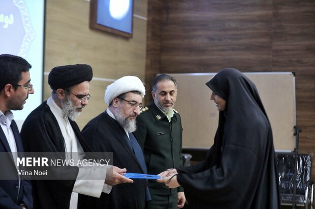 مراسم تجلیل از برگزیدگان آزمون های حفظ عمومی