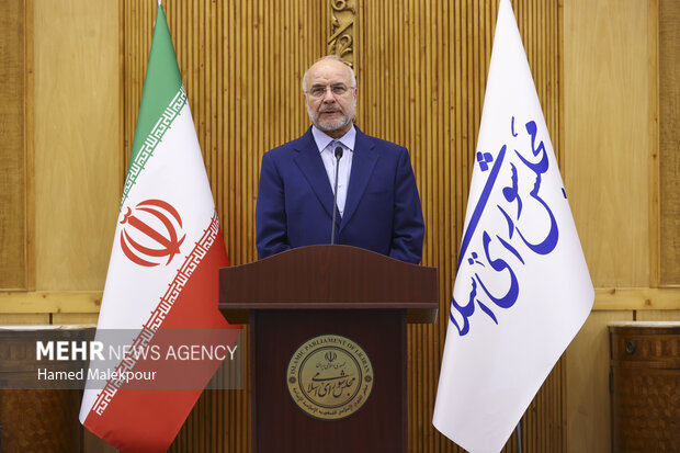 بدرقه رسمی رئیس مجلس به پاکستان