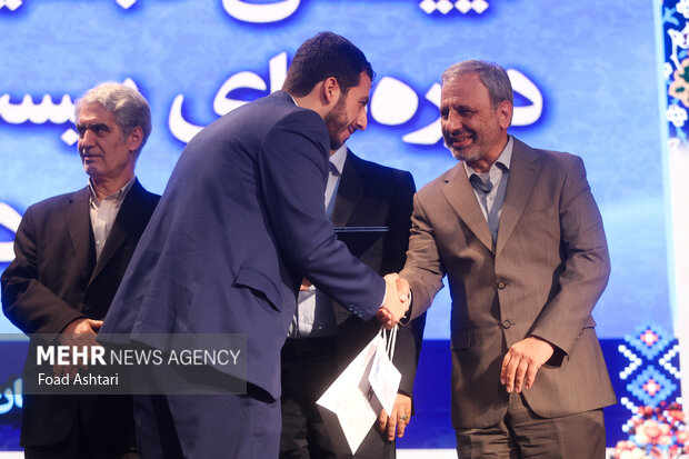 آئین تجلیل از برگزیدگان المپیاد علمی دانشجویی کشور