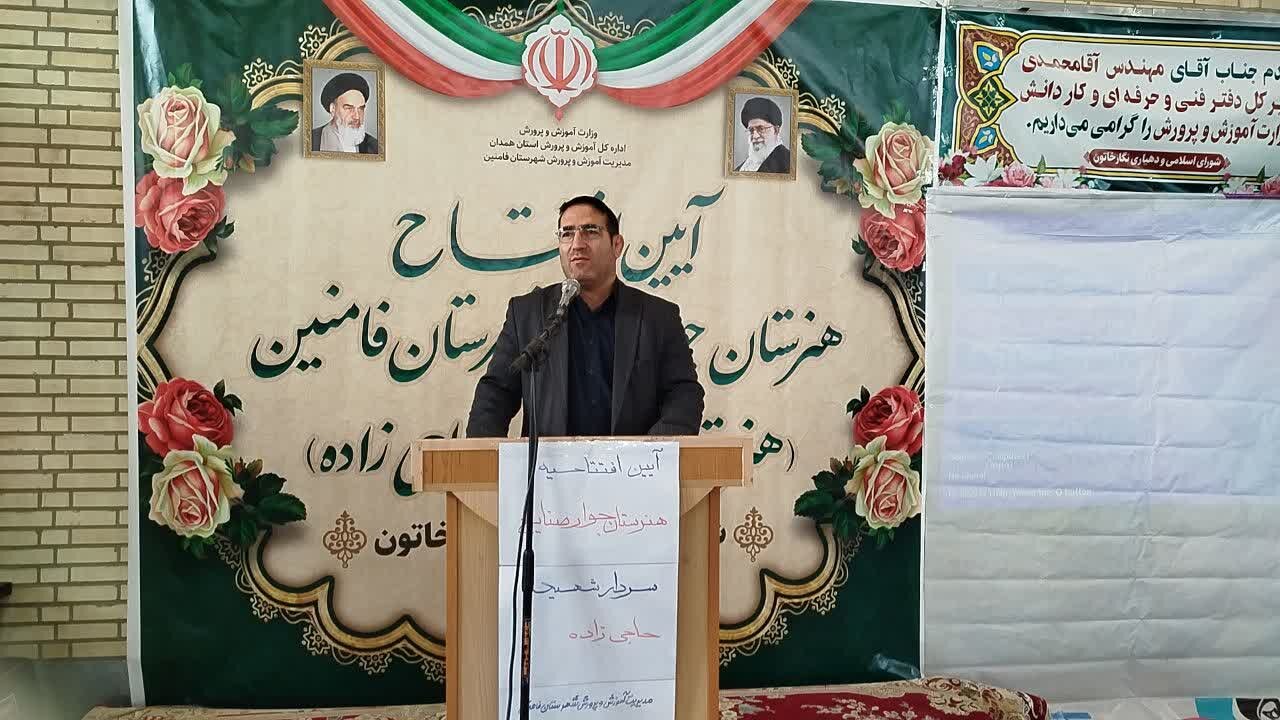 فتحی: مهارتآموزی مسیر اشتغال پایدار جوانان است فتحی: مهارتآموزی مسیر اشتغال پایدار جوانان است