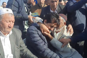 فرهاد قائمی در آغوش پدر صابر کاظمی