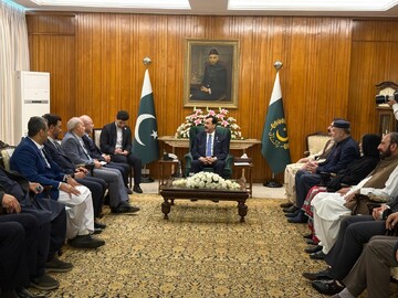 قاليباف يلتقي رئيس مجلس الشيوخ الباكستاني