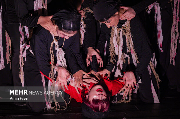 تئاتر «شیطان پلک نمی‌زند» در شیراز