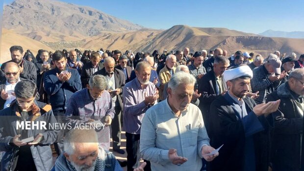 نماز باران در طالقان؛ اجتماع مؤمنانه مردم زیر آسمان رحمت