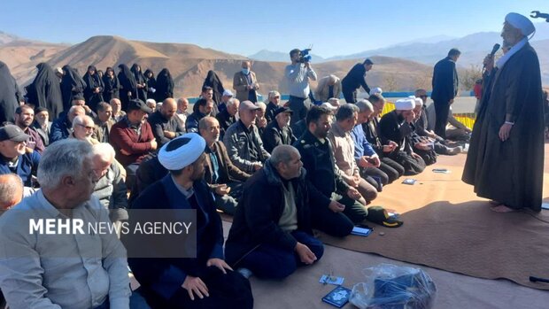 نماز باران در طالقان؛ اجتماع مؤمنانه مردم زیر آسمان رحمت