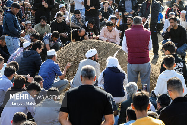 خاکسپاری پیکر زنده‌یاد «صابر کاظمی» در آق قلا