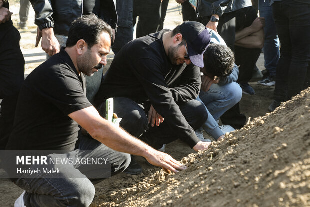 خاکسپاری پیکر زنده‌یاد «صابر کاظمی» در آق قلا