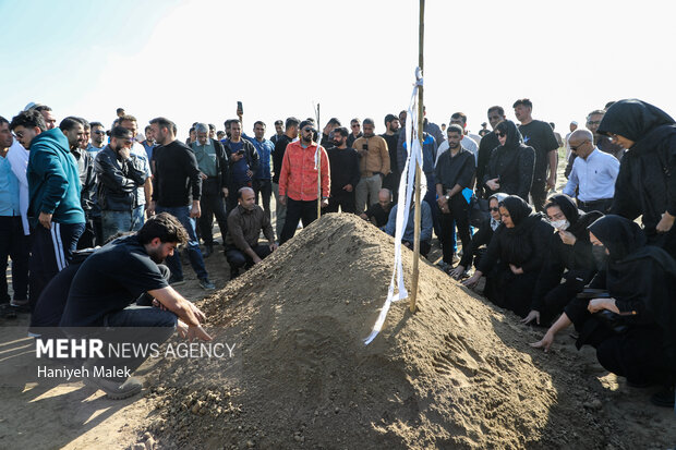 خاکسپاری پیکر زنده‌یاد «صابر کاظمی» در آق قلا