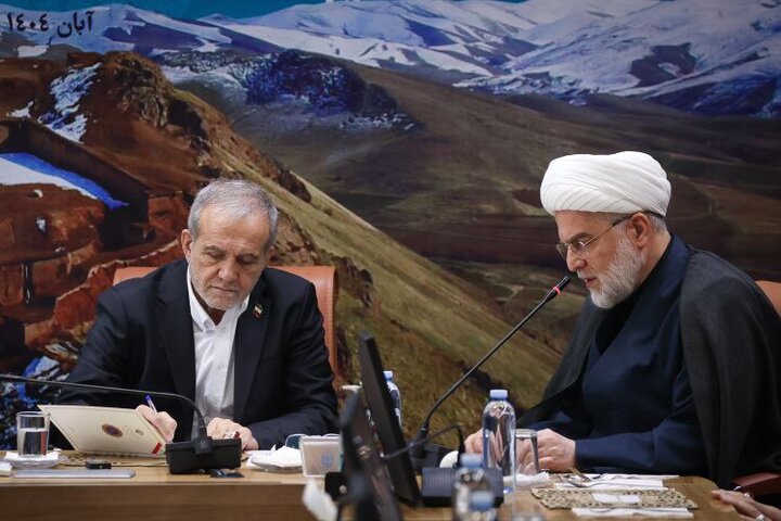 دیدار رئیسجمهور پزشکیان با جمعی از علما و روحانیون استان کردستان دیدار رئیسجمهور پزشکیان با جمعی از علما و روحانیون استان کردستان