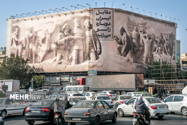 رونمایی از طرح جدید دیوارنگاره میدان انقلاب