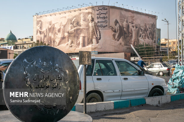 رونمایی از طرح جدید دیوارنگاره میدان انقلاب