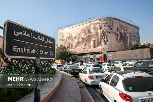رونمایی از طرح جدید دیوارنگاره میدان انقلاب