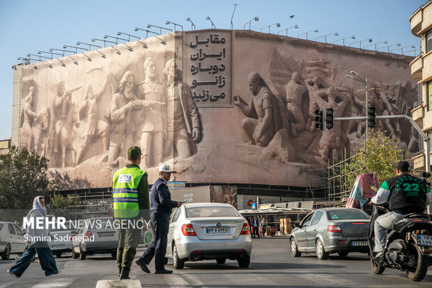 رونمایی از طرح جدید دیوارنگاره میدان انقلاب