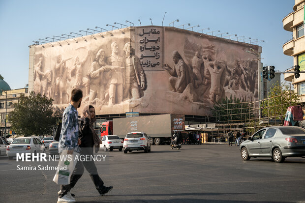 رونمایی از طرح جدید دیوارنگاره میدان انقلاب