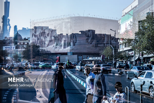 رونمایی از طرح جدید دیوارنگاره میدان انقلاب