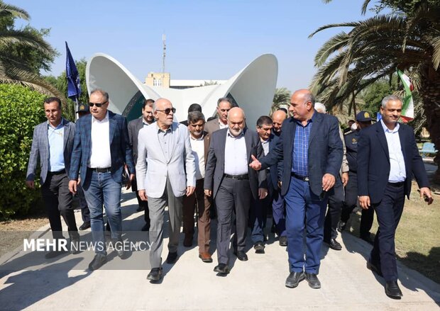 نماینده رئیس‌جمهور: بندر امام خمینی (ره) محور اقتصاد دریاپایه کشور است