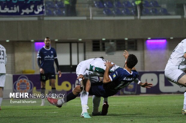 تساوی بدون گل ذوب‌آهن و خیبر در نیمه اول