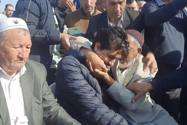 فرهاد قائمی در آغوش پدر صابر کاظمی