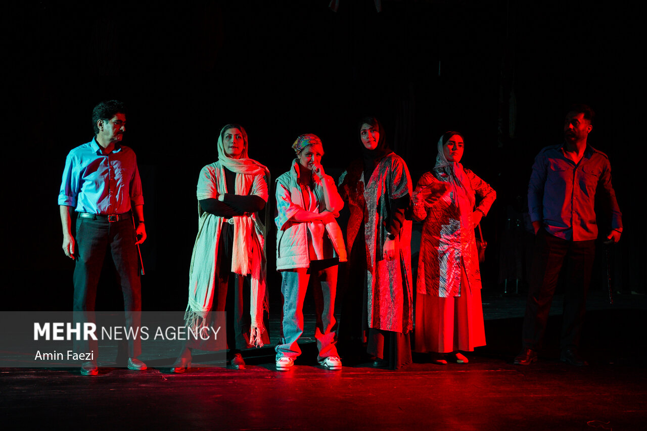 احمدی: تئاتر «شیطان پلک نمیزند» از دل پروندههای جنایی بیرون آمده است