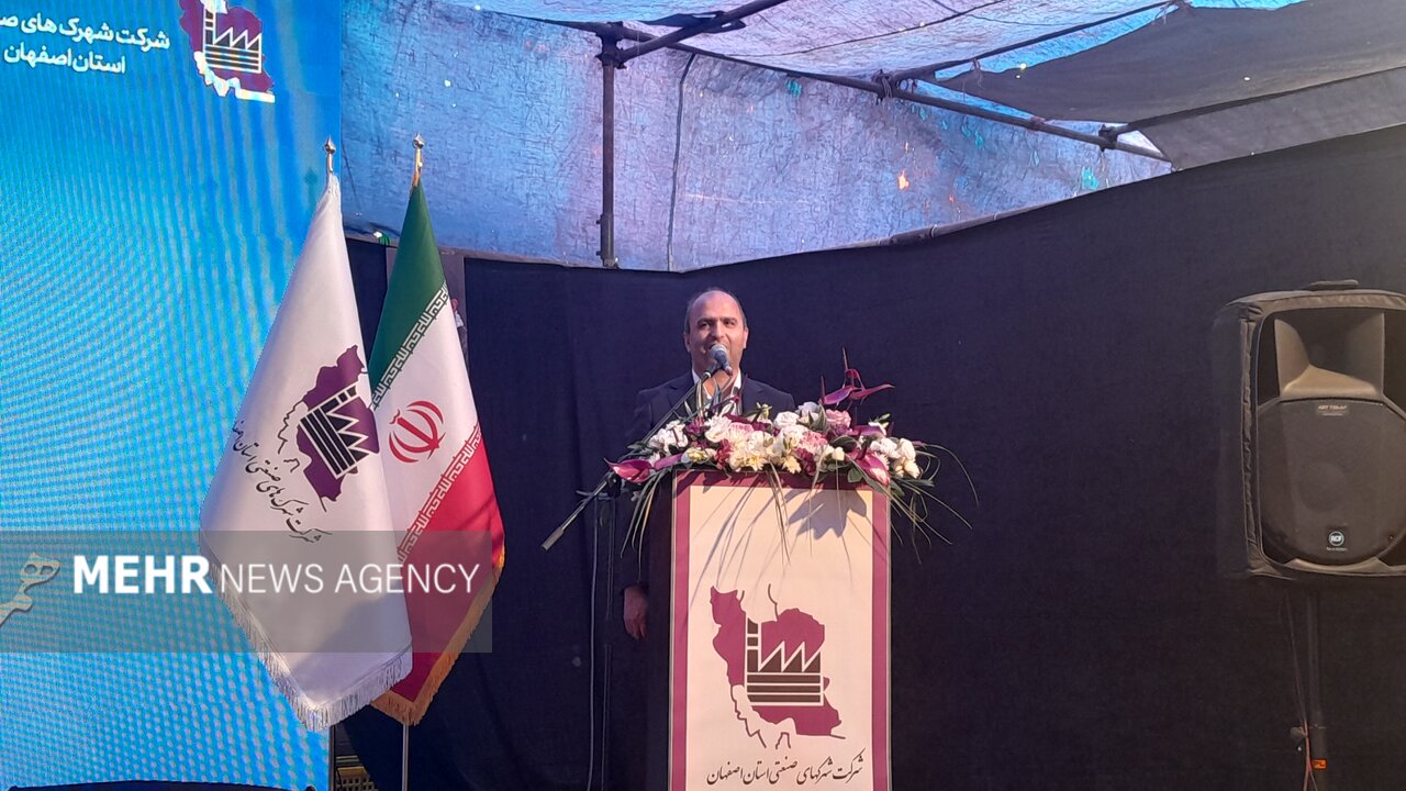 استاندار اصفهان: با اتحاد و مقاومت از شرایط سخت عبور می‌کنیم