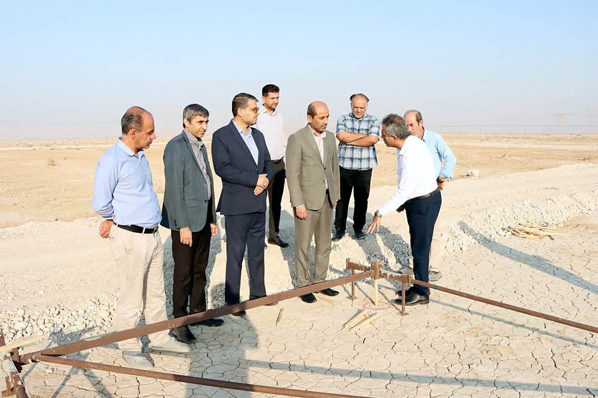 مقاتلی: ۱۵ نیروگاه خورشیدی در دشتی در حال اجرا است