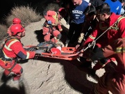 نجات جوان ۱۸ ساله پس از سقوط ۱۸۰ متری به دره