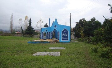 بنای یادبود سلمان هراتی در چنگ باران و رطوبت