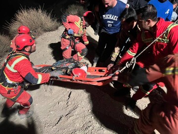 نجات جوان ۱۸ ساله پس از سقوط ۱۸۰ متری به دره