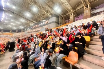 مجوز حضور بانوان در استادیوم تختی آبادان صادر شد