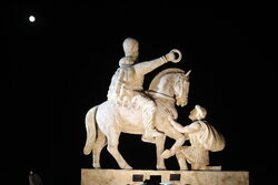 زانوهای استکبار خاک ایران را می شناسند